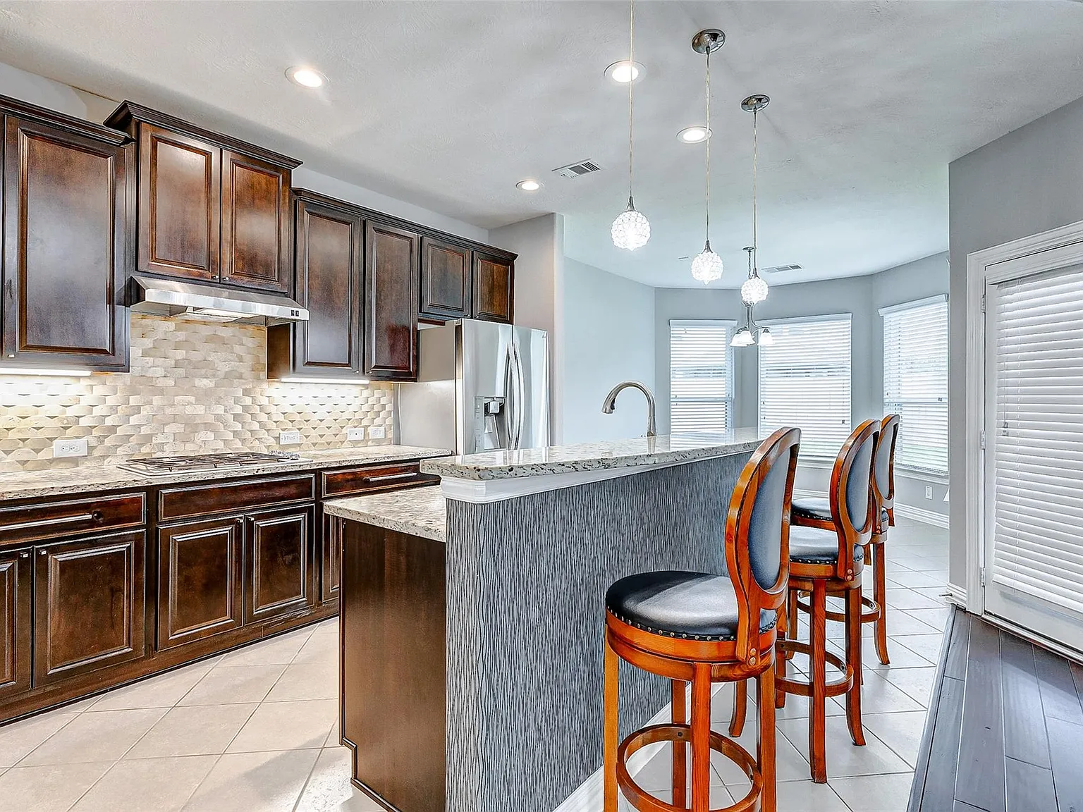 3 bed, 2.5 bath, 2322 sqft, $2,800 — Photo 3