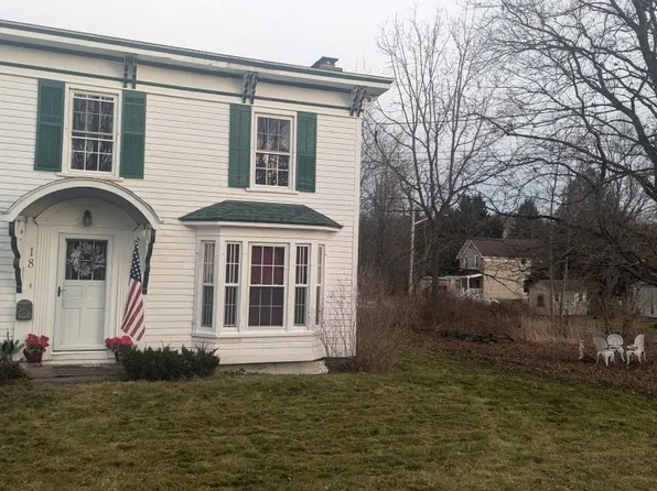 18 Hargrave St, Morris, NY 13808
