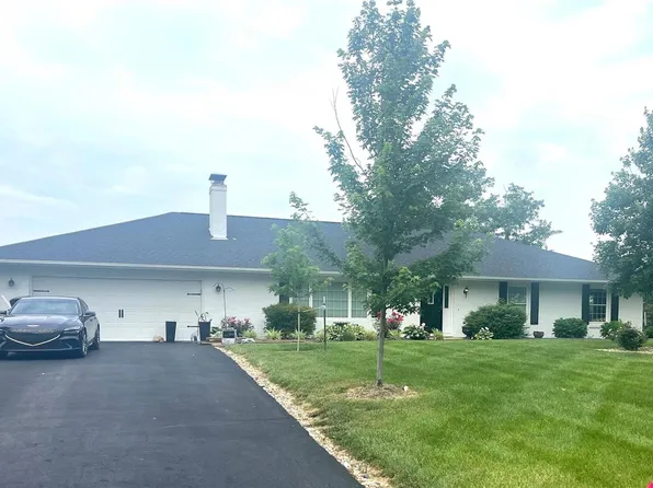 4049 Bur Oak Dr, Smithton, IL 62285