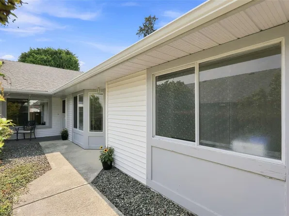 144 4th Ave E #7, Qualicum Beach, BC V9K 1N6