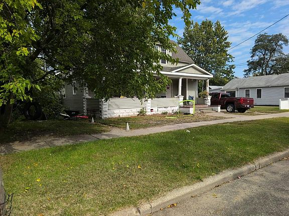 3rd image of 212 Iona Ave