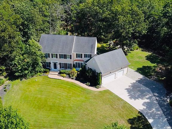 2nd image of 422 Pine Ave