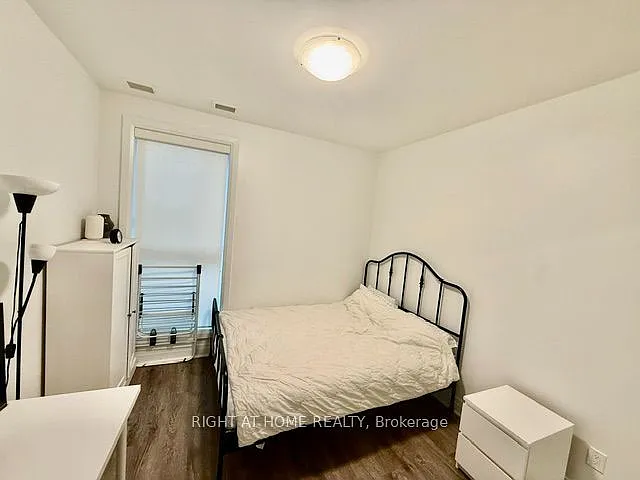 95 Dundas St W #29 — Photo 17