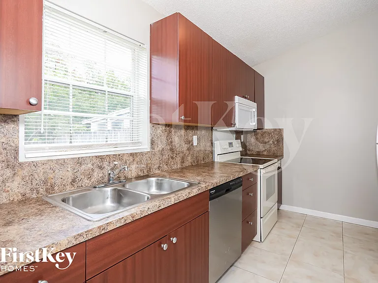 3410 NW 203rd St — Photo 5