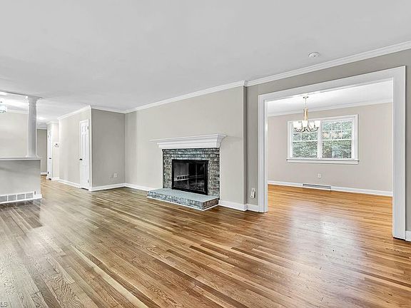 5th image of 513 Forestdale Dr