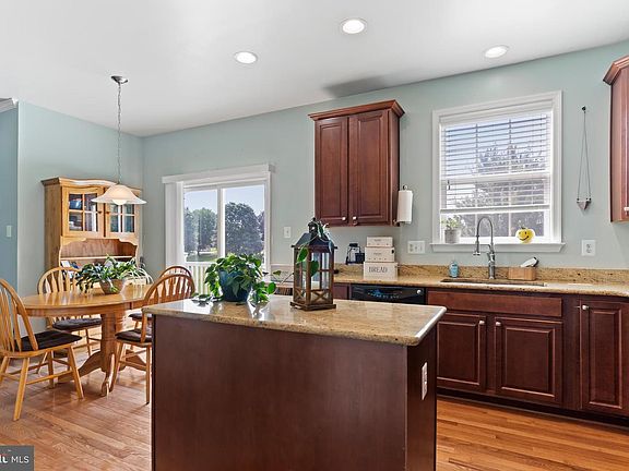 2nd image of 1046 Alandale Dr