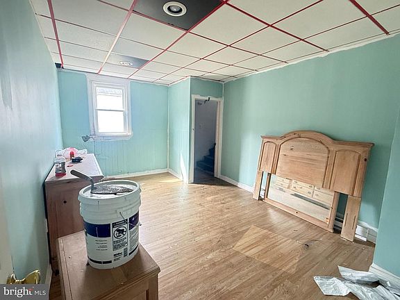 5th image of 863 Main St