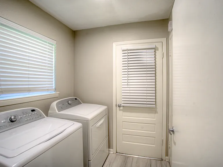 530 Lawnmeadow Dr — Photo 7