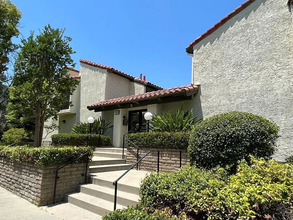 2 bed, 1234 sqft, $4,850 — Photo 2