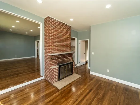 4 Metcalf St, Warwick, RI 02888