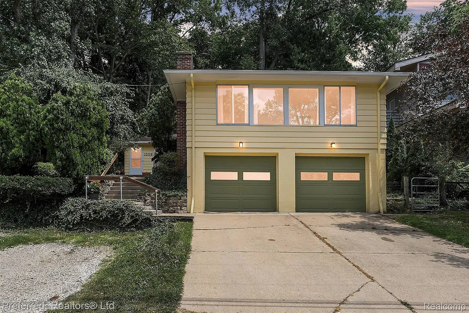2 bed, 996 sqft, $2,400 — Photo 1