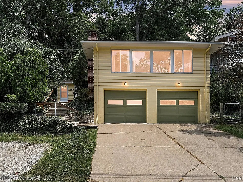 1560 Jones Dr