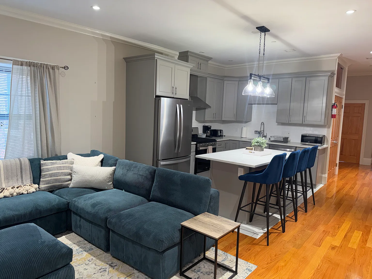 2 bed, 1100 sqft, $3,000 — Photo 4