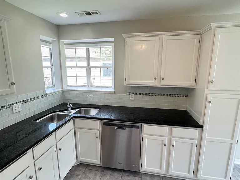 102 Sunset Cir — Photo 2