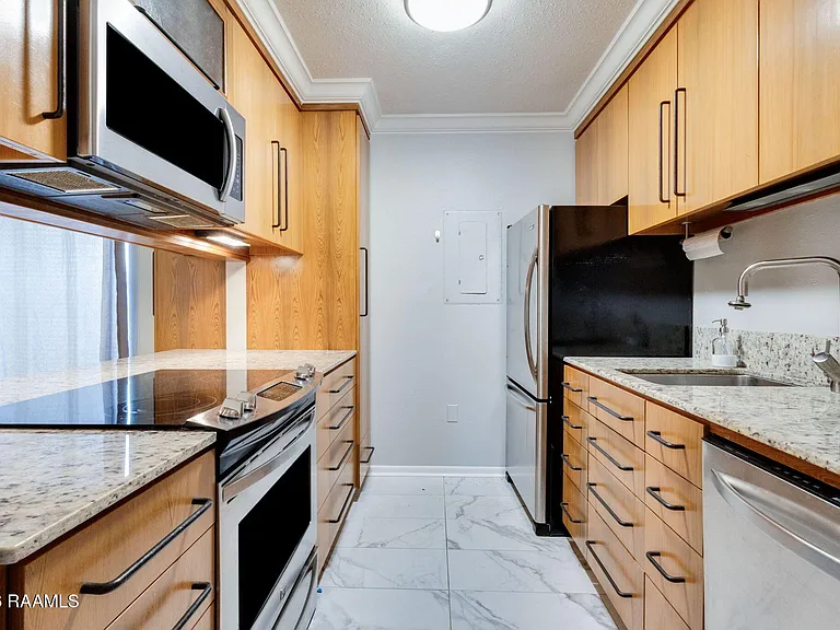 110 W Bayou Pkwy #102 — Photo 10