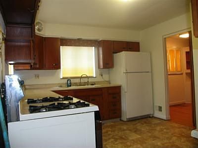 3rd image of 1052 Rosetree Ln