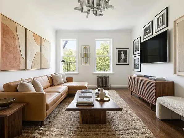 253 W 16th St, New York, NY 10011