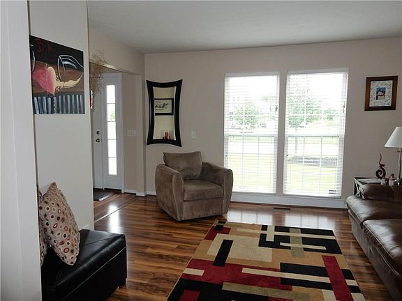 5th image of 1433 Emma Ln