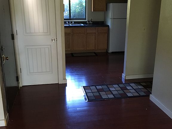 4th image of 900 Emerald Ave NE #906