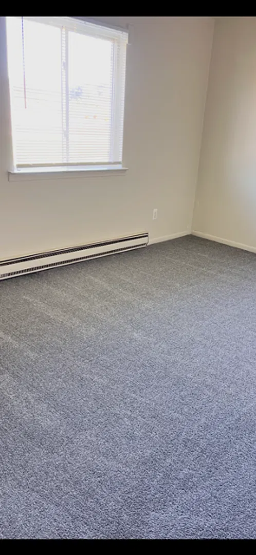 Ranch Style 2 Bedroom Duplex For Lease — Photo 4