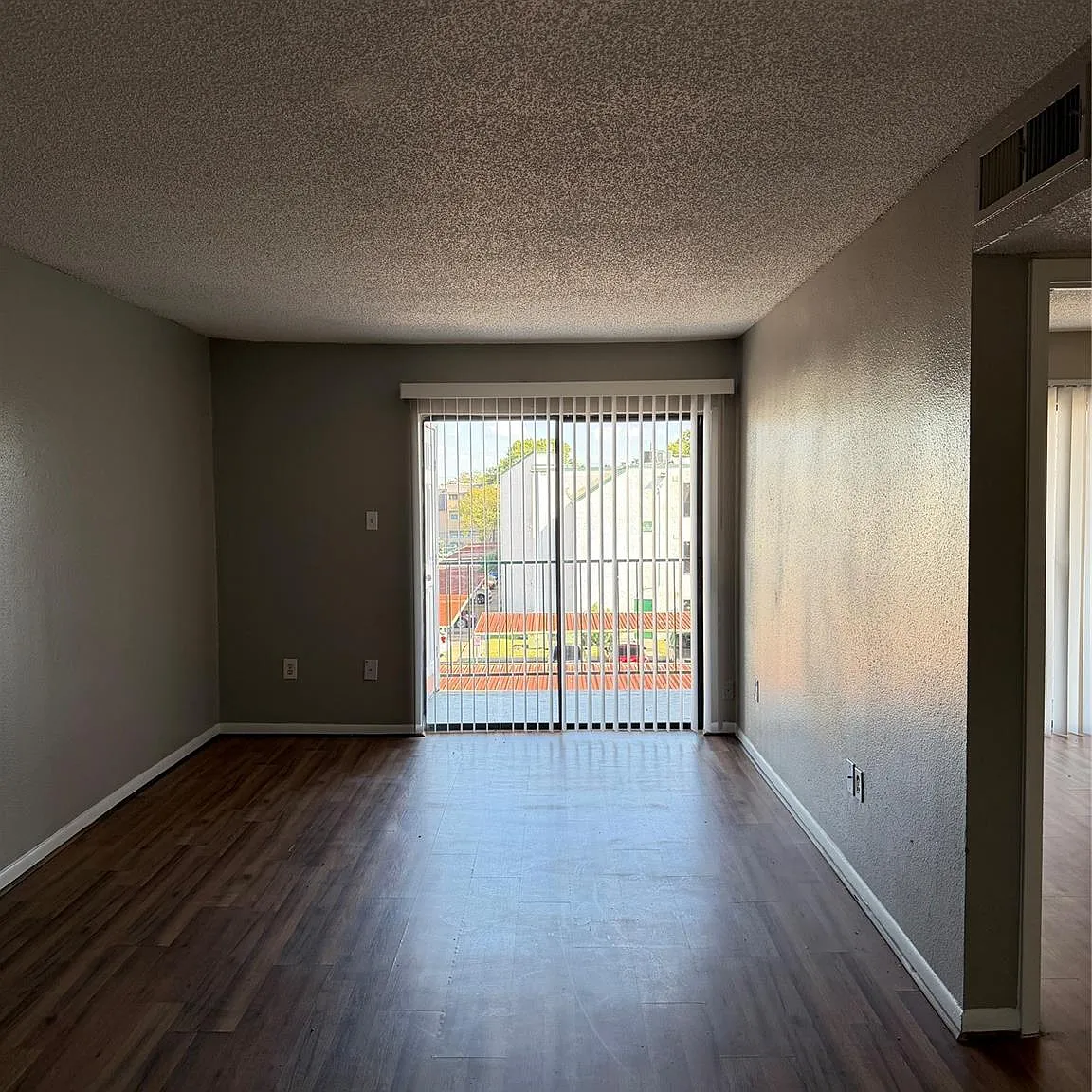 2 bed, 1.0 bath, 840 sqft, $1,800 — Photo 3