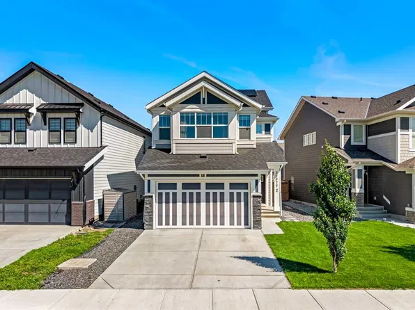 52 NW Magnolia Hts SE, Calgary, AB T3M 2Z7