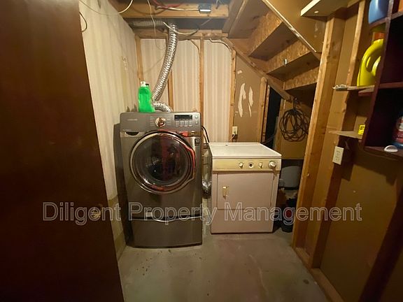 5th image of 1556 Redwood Dr