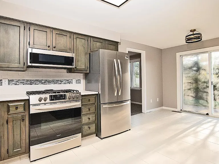 4627 Oak Creek Dr — Photo 6