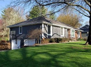 602 Woodcrest Dr, Saint Joseph, MO 64506
