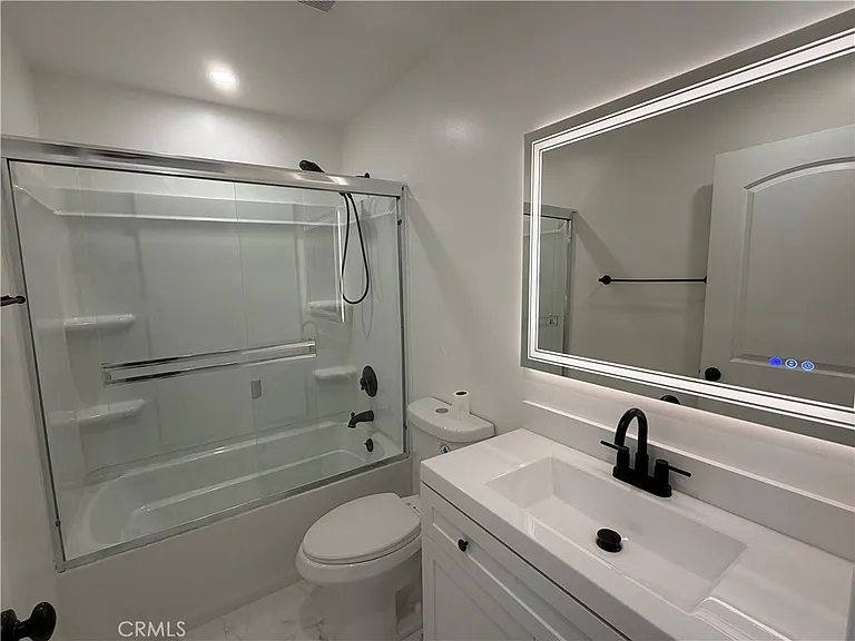 22809 Gault St — Photo 10