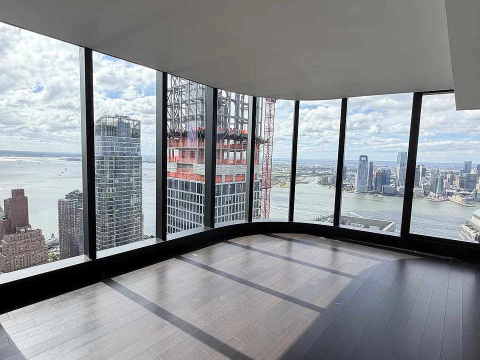 125 Greenwich St #77D