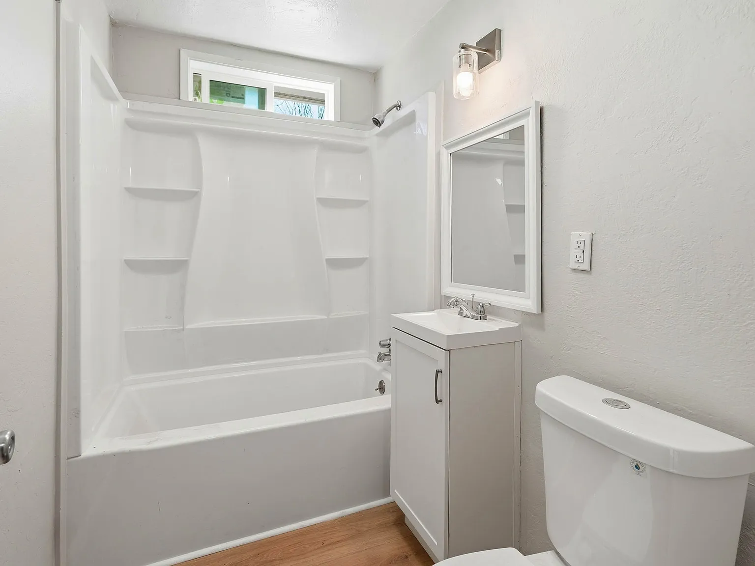 2 bed, 780 sqft, $1,700 — Photo 2
