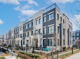 657 Cricklewood Dr #511, Mississauga, ON L5G0B8