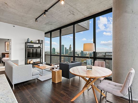4th image of 235 W Van Buren St Unit 4412