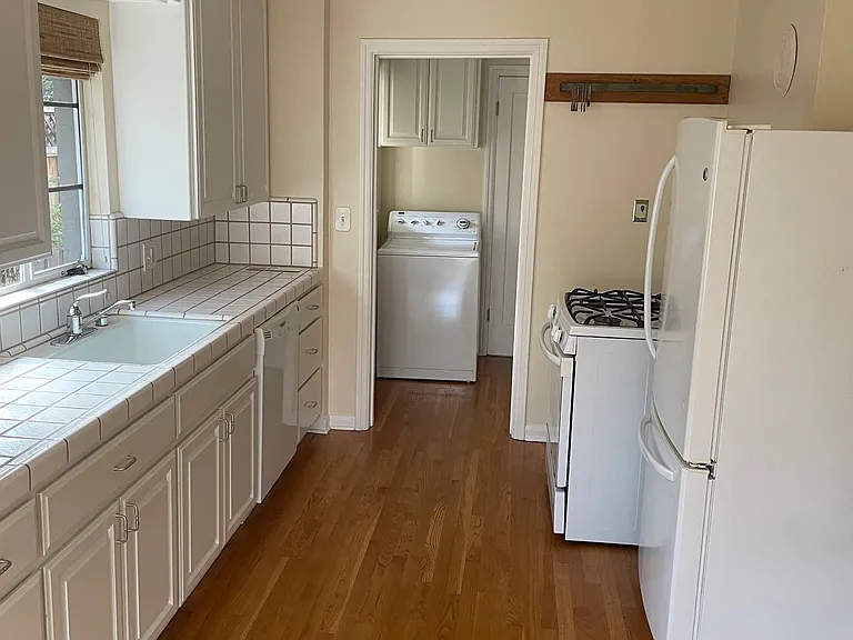 700 Kingsley Ave — Photo 8