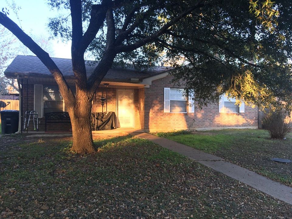 1st image of 914 Pine Dr