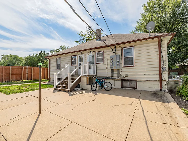 3426 Starr St #B — Photo 23