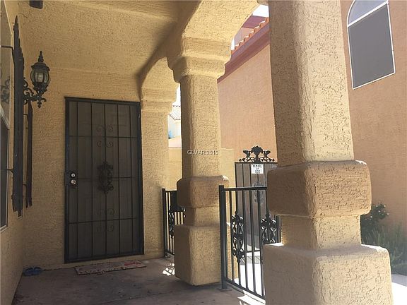 3rd image of 6423 Rosemount Ave
