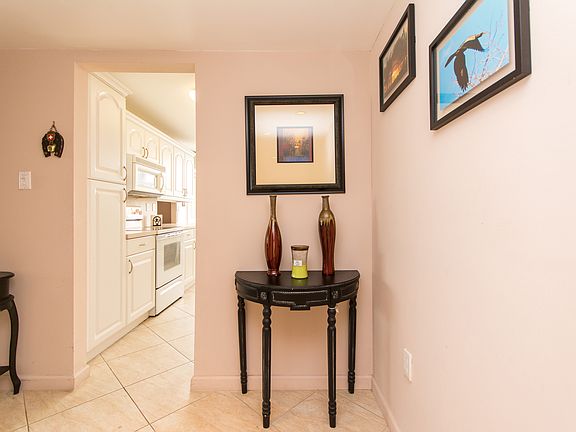 4th image of 18081 Biscayne Boulevard #904