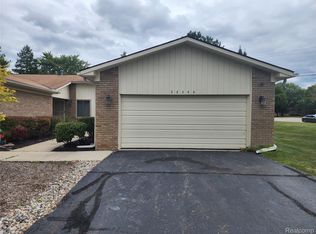 22344 N Twelve Mile Rd, Southfield, MI 48034