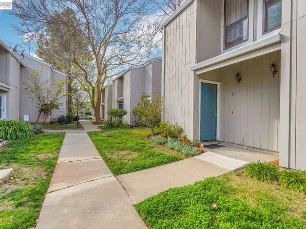 2300 Sycamore Ln APT 5, Davis, CA 95616