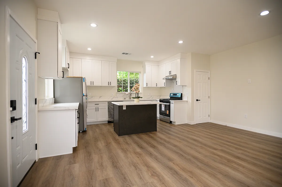 Kitche/Dinning/Living Area - Parkland Dr