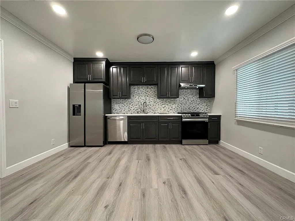 39 N Sierra Bonita Ave — Photo 2