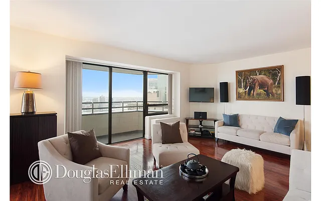 Rented by Douglas Elliman | media 25