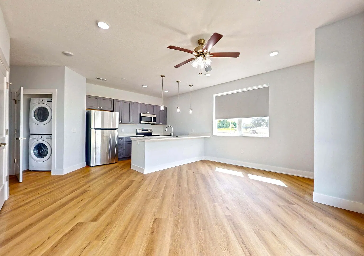 2414 N Neil — Photo 4