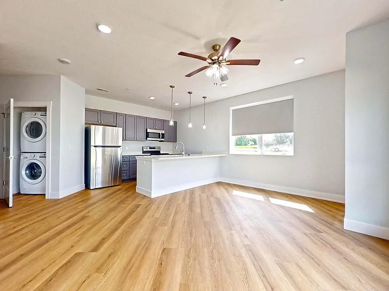 2414 N Neil St — Photo 5