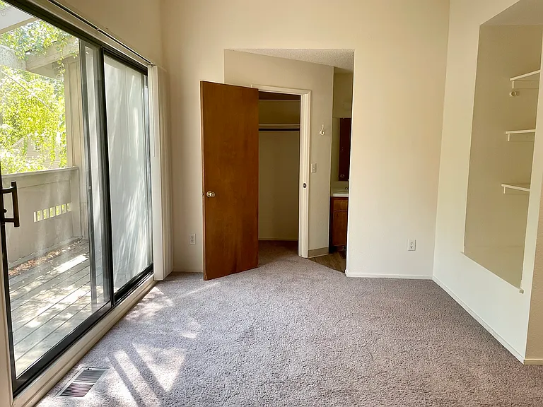641 G St #D — Photo 11