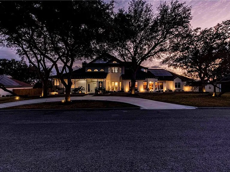 4517 River Park Dr — Photo 2