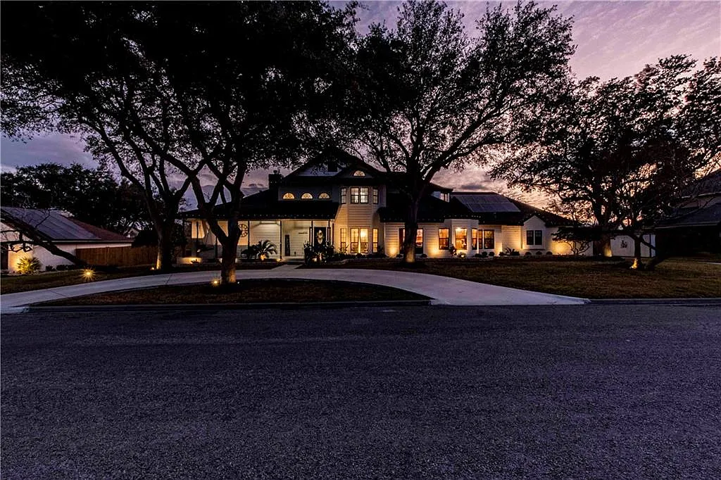 Building Photo - 4517 River Park Dr