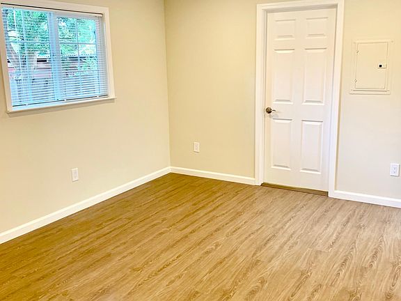 2nd image of 245 Poplar Ave APT 2